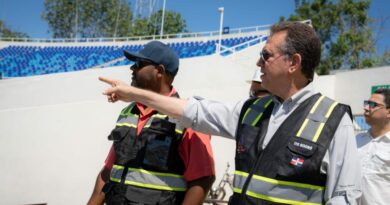 Ministro Ito Bisonó supervisa avances en el Centro Olímpico