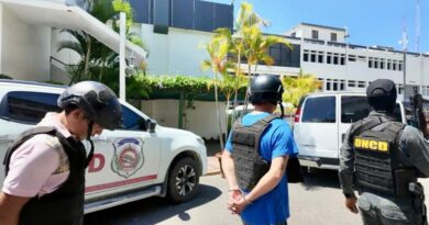 Ocho detenidos con 1,670 paquetes de cocaína en Pedernales