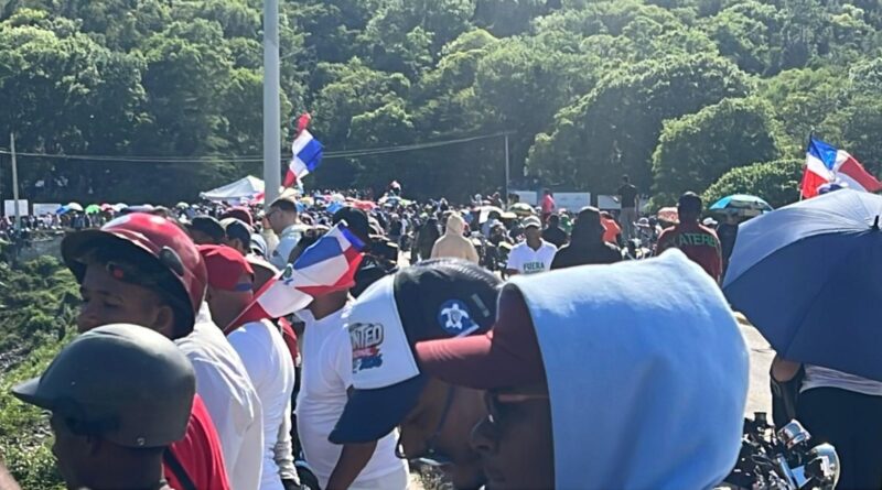 San Juan se llena de carteles en protesta contra la minería