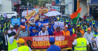 Trabajadores exigen mejoras laborales en marcha al Palacio Nacional