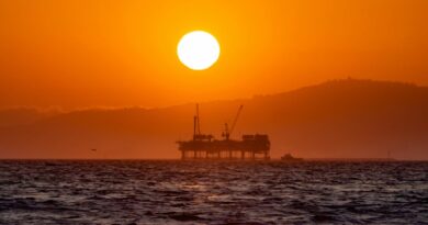 Petróleo supera US$126: Ormuz intensifica el impacto en el mercado