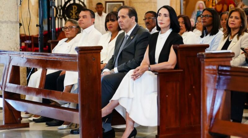 Ministro de Salud designa 1,115 enfermeras fijas en el país