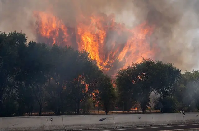 El peor incendio en la historia de Madrid causa devastación