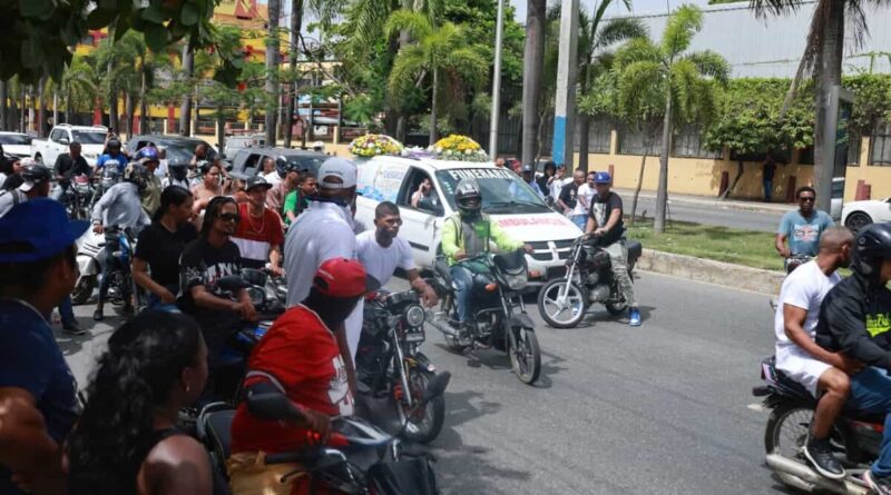 Multitud clama justicia mientras despide a Darlin Mercado Reyes