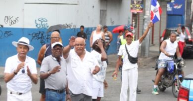 Atletas desafían lluvia y celebran en barrios de RD