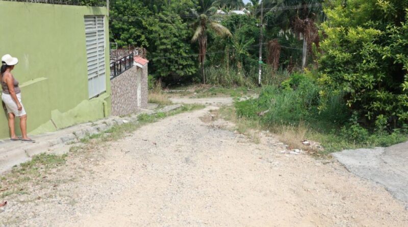 Moradores de Los Hidalgos claman por arreglo de calles deterioradas