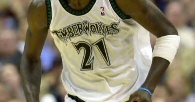 Timberwolves retiran camiseta de Kevin Garnett en homenaje