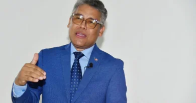 Carlos Peña sobre pareja trans: “Lo que no puede ser es un matrimonio entre dos personas del mismo sexo”