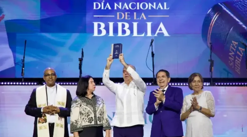 Luis Abinader: "El Gobierno pasa, los hombres pasan, pero Dios permanece"