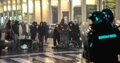 Jornada de protestas en Italia contra la carestía con choques y anuncio de huelga general