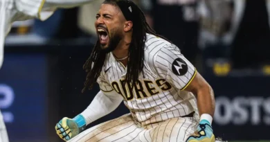 Padres despachan rápido a los Cachorros y barren la Serie del Comodín